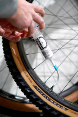 Aplicación de Sellador Tubeless + Mano de Obra (1 Llanta)